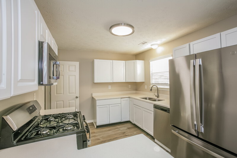 1,700/Mo, 1449 Country Pointe Dr Indianapolis, IN 46234 Kitchen View 2