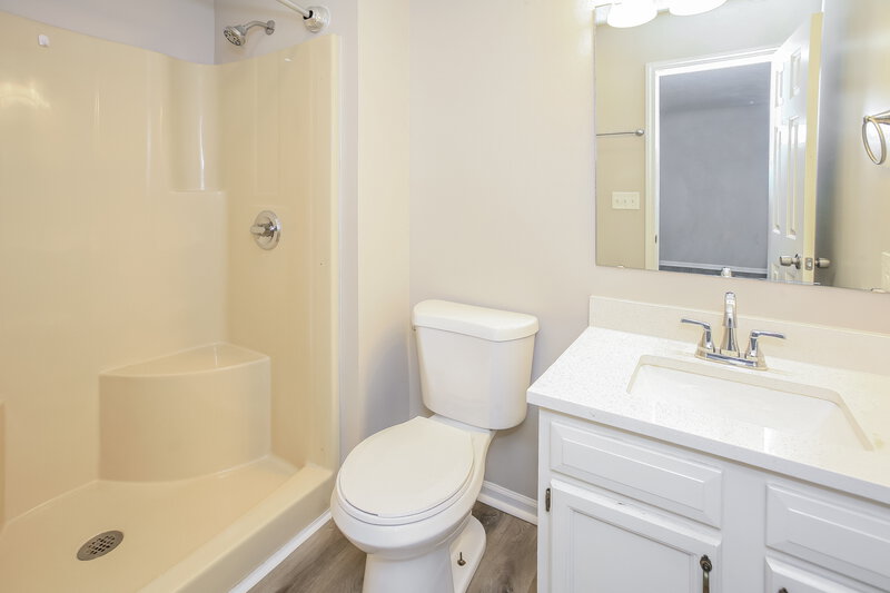 1,700/Mo, 1449 Country Pointe Dr Indianapolis, IN 46234 Main Bathroom View