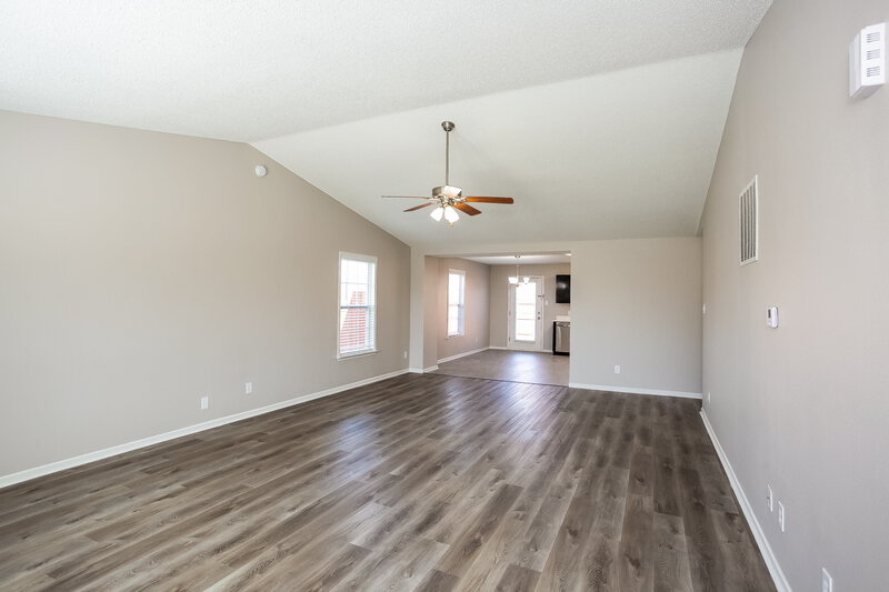 2,730/Mo, 600 Streamside Dr Greenfield, IN 46140 Living Room View 2