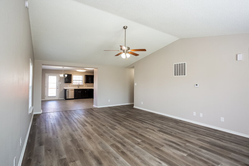 2,730/Mo, 600 Streamside Dr Greenfield, IN 46140 Living Room View 3