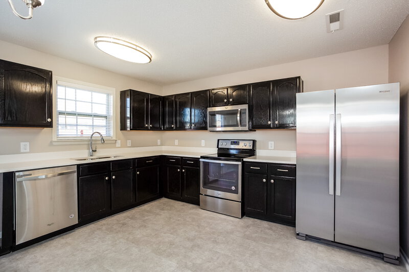 2,730/Mo, 600 Streamside Dr Greenfield, IN 46140 Kitchen View