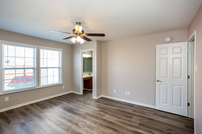 2,730/Mo, 600 Streamside Dr Greenfield, IN 46140 Main Bedroom View 2