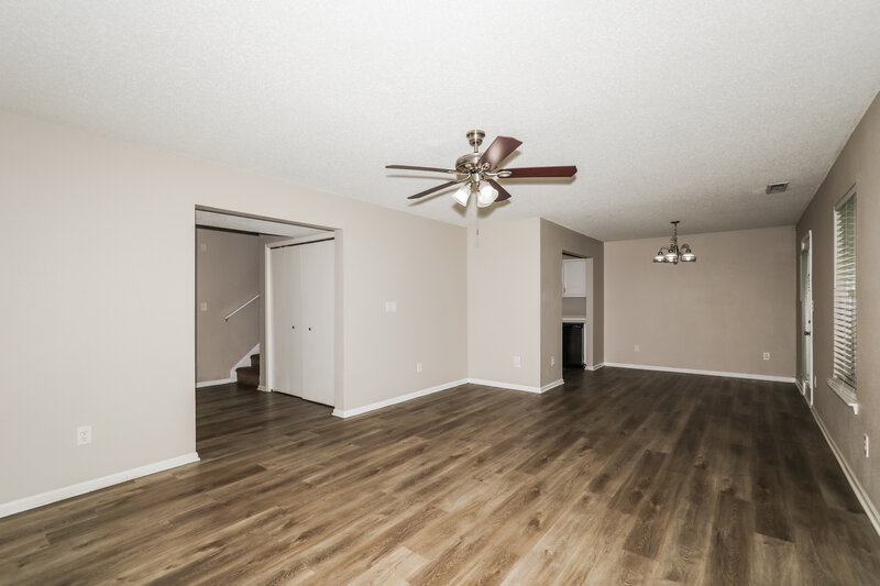 1,895/Mo, 4349 Village Trace Ct Indianapolis, IN 46254 Living Room View