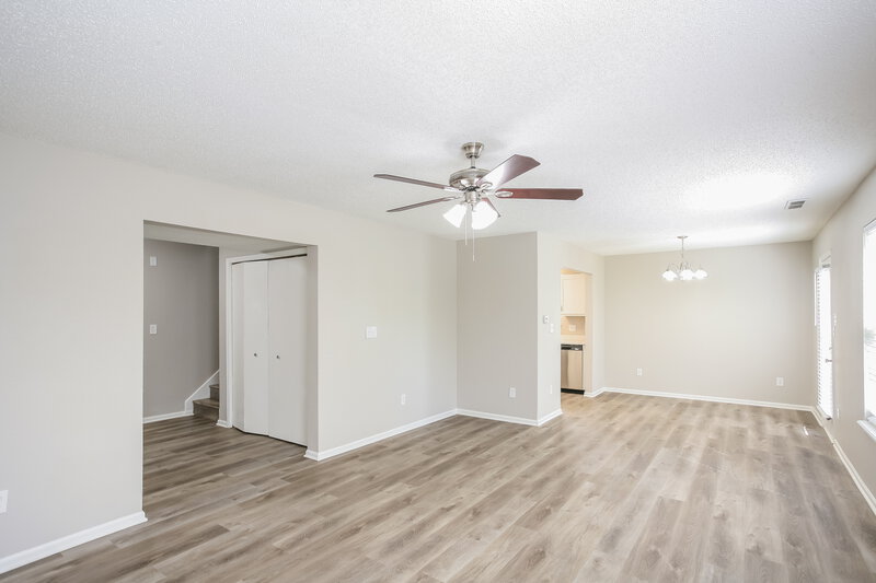 1,975/Mo, 4349 Village Trace Ct Indianapolis, IN 46254 Living Room View 2