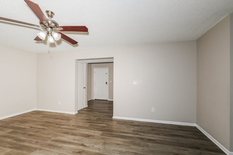 1,895/Mo, 4349 Village Trace Ct Indianapolis, IN 46254 Living Room View 2