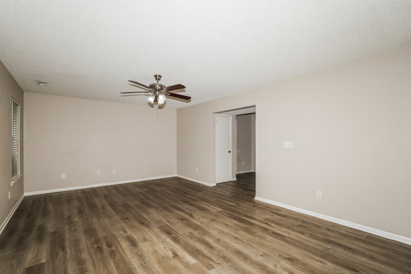 1,895/Mo, 4349 Village Trace Ct Indianapolis, IN 46254 Living Room View 4