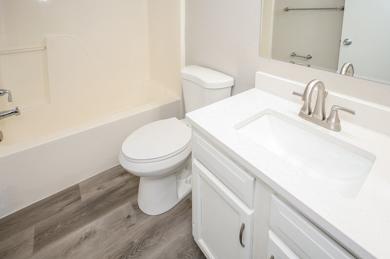 1,975/Mo, 4349 Village Trace Ct Indianapolis, IN 46254 Bathroom View