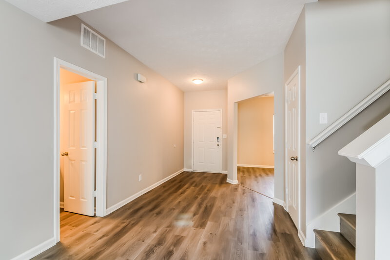 2,160/Mo, 577 Farnham Dr Westfield, IN 46074 Foyer View
