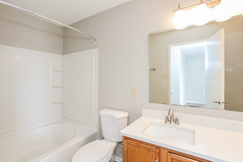 1,680/Mo, 8840 Hosta Way Camby, IN 46113 Main Bathroom View