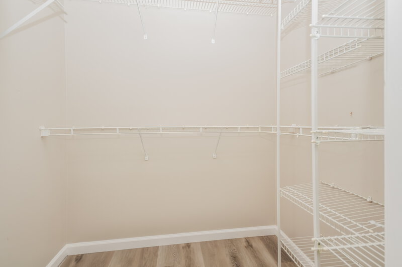 1,585/Mo, 6959 Kellum Dr Indianapolis, IN 46221 Walk In Closet View