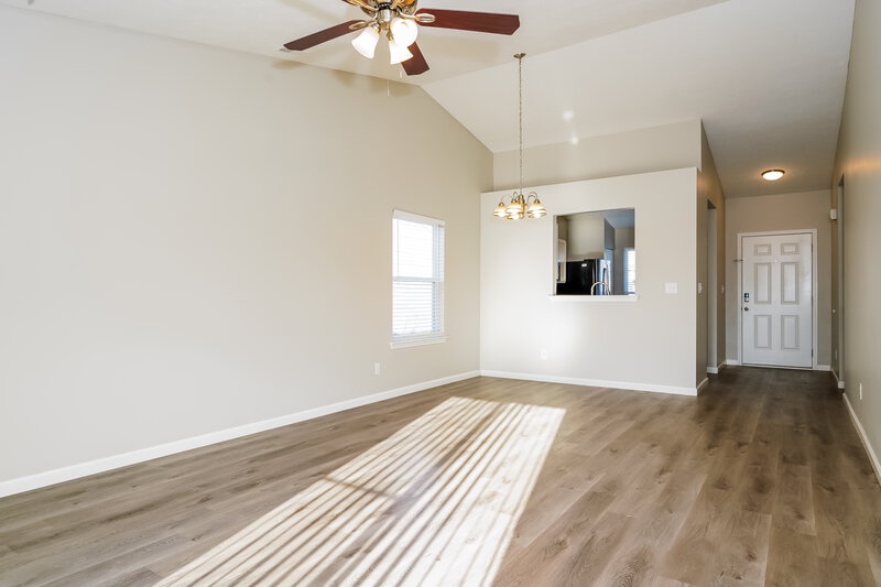 1,650/Mo, 6869 Fair Ridge Dr Indianapolis, IN 46221 Living Room View 2