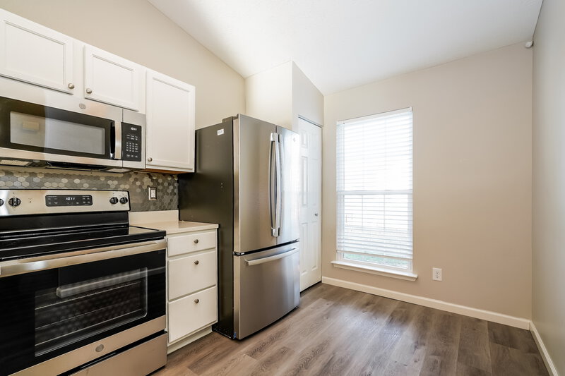 1,650/Mo, 6869 Fair Ridge Dr Indianapolis, IN 46221 Kitchen View 3