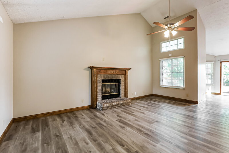 2,070/Mo, 8867 Sundrop Rd Indianapolis, IN 46231 Living Room View 2