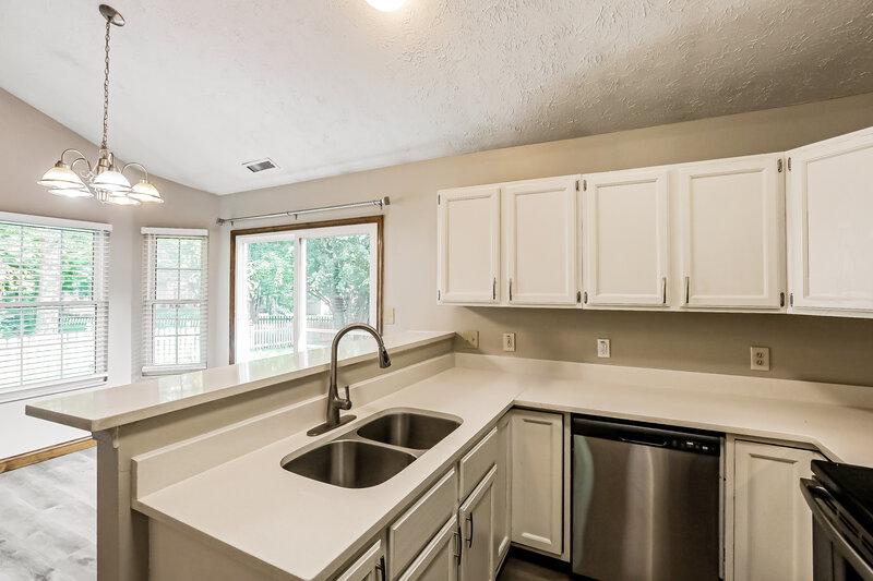 2,070/Mo, 8867 Sundrop Rd Indianapolis, IN 46231 Kitchen View 2