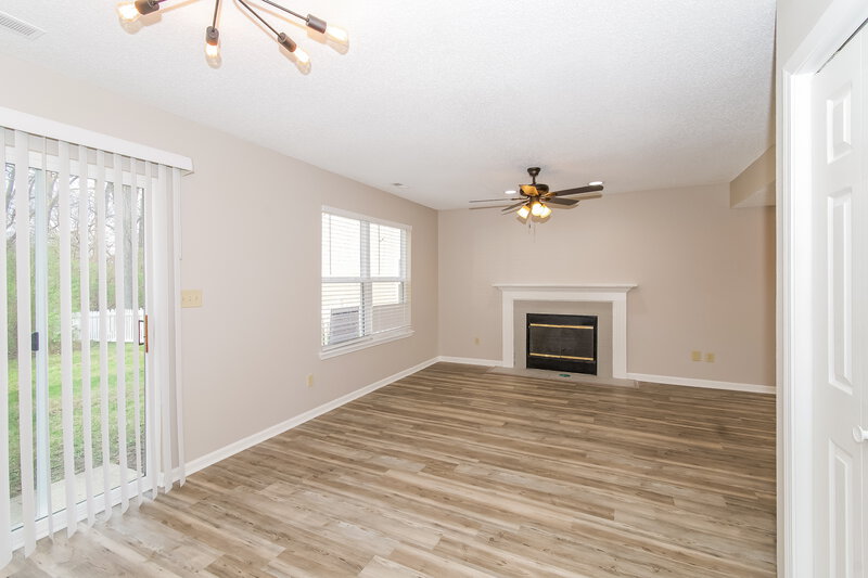 2,220/Mo, 3428 W 54th St Indianapolis, IN 46228 Dining Room View 2