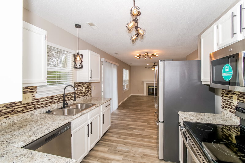 2,220/Mo, 3428 W 54th St Indianapolis, IN 46228 Kitchen View 2