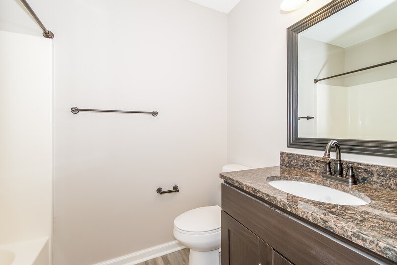 2,220/Mo, 3428 W 54th St Indianapolis, IN 46228 Bathroom View