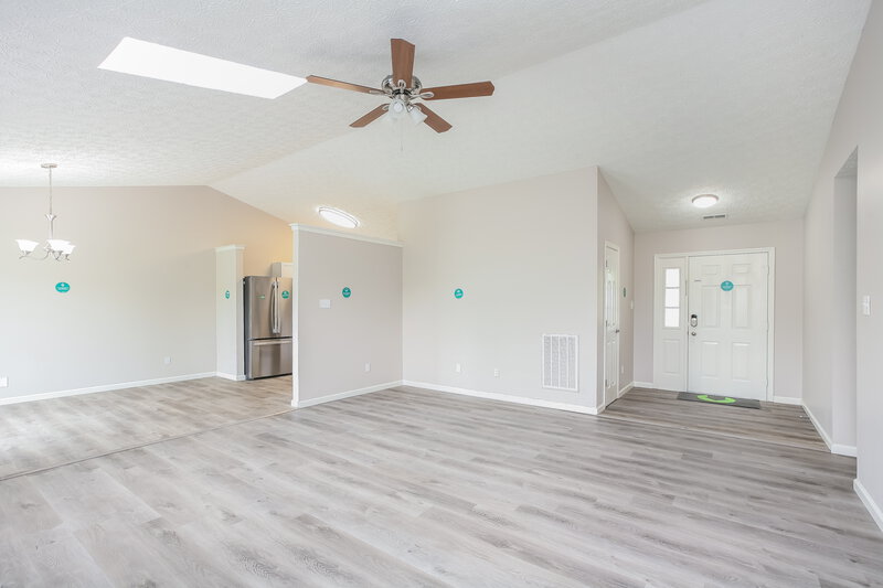 1,935/Mo, 2601 Cooper Pointe Cir Indianapolis, IN 46268 Living Room View 2