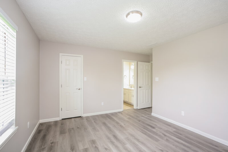 1,935/Mo, 2601 Cooper Pointe Cir Indianapolis, IN 46268 Main Bedroom View 2