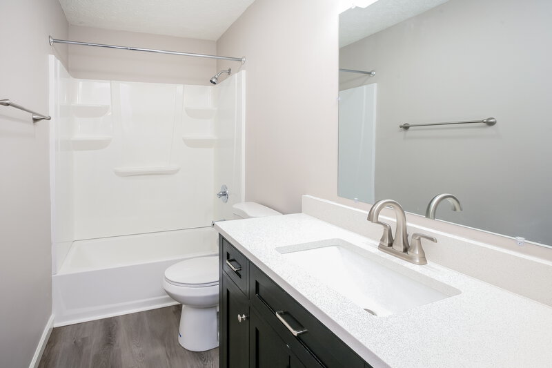 1,935/Mo, 2601 Cooper Pointe Cir Indianapolis, IN 46268 Bathroom View