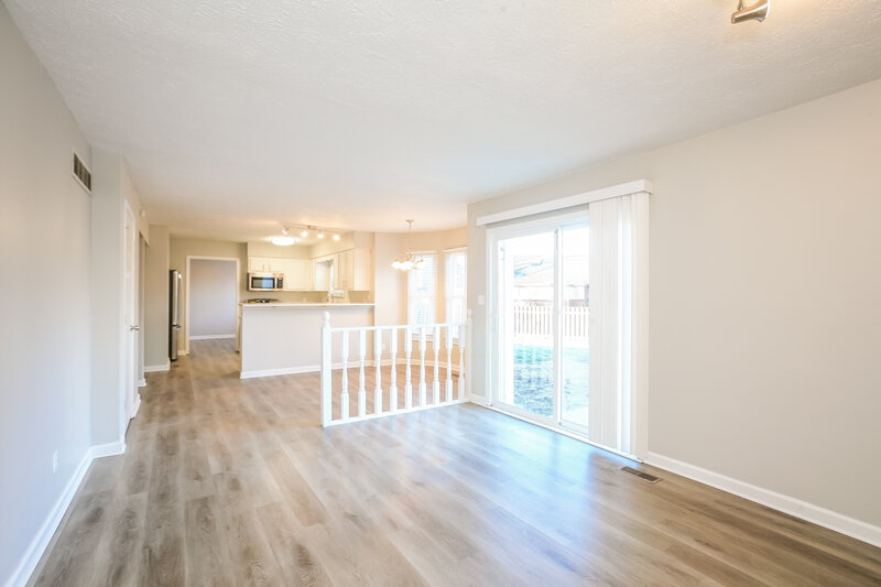 2,300/Mo, 656 Sunbird Cir Indianapolis, IN 46231 Living Room View