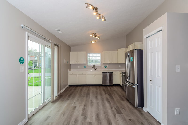 1,990/Mo, 3844 Boundary Bay Dr Indianapolis, IN 46217 Kitchen View