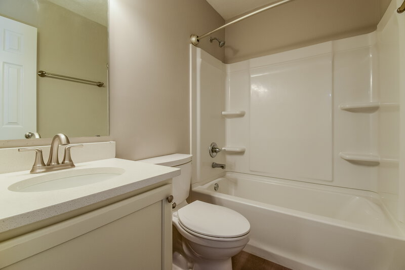 1,990/Mo, 3844 Boundary Bay Dr Indianapolis, IN 46217 Bathroom View