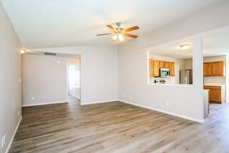 1,890/Mo, 10673 Hoosier Ct Indianapolis, IN 46234 Living Room View 2
