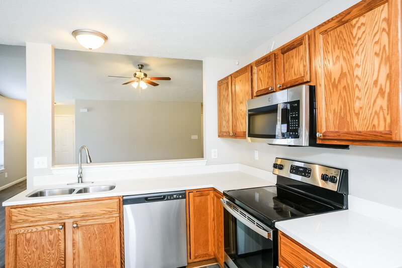 1,890/Mo, 10673 Hoosier Ct Indianapolis, IN 46234 Kitchen View