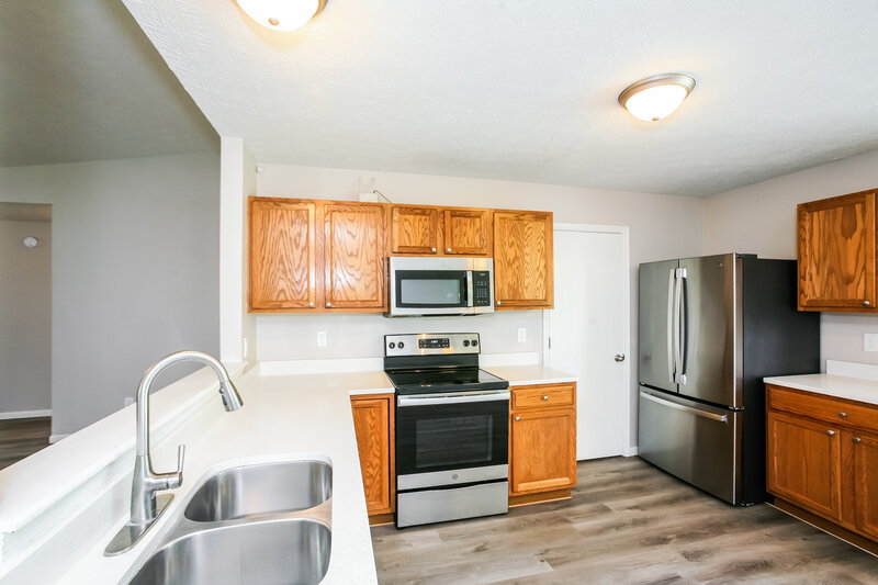 1,890/Mo, 10673 Hoosier Ct Indianapolis, IN 46234 Kitchen View 2