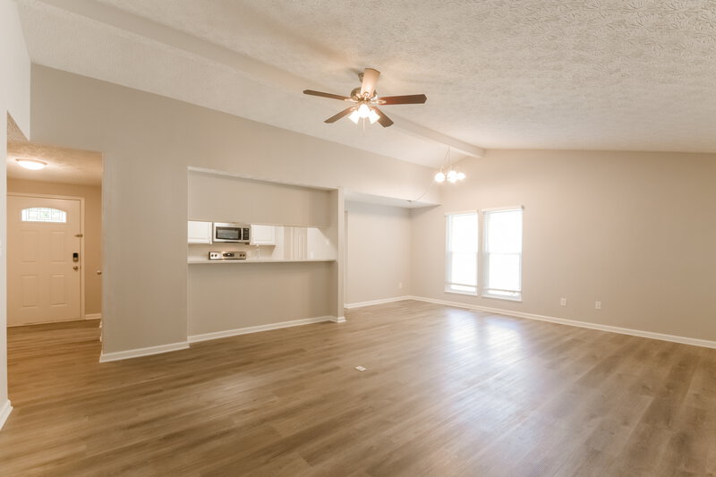 2,045/Mo, 4419 Deerview Ct Indianapolis, IN 46268 Living Room View