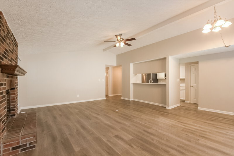 2,045/Mo, 4419 Deerview Ct Indianapolis, IN 46268 Living Room View 2