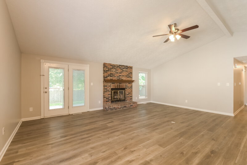 2,045/Mo, 4419 Deerview Ct Indianapolis, IN 46268 Living Room View 3