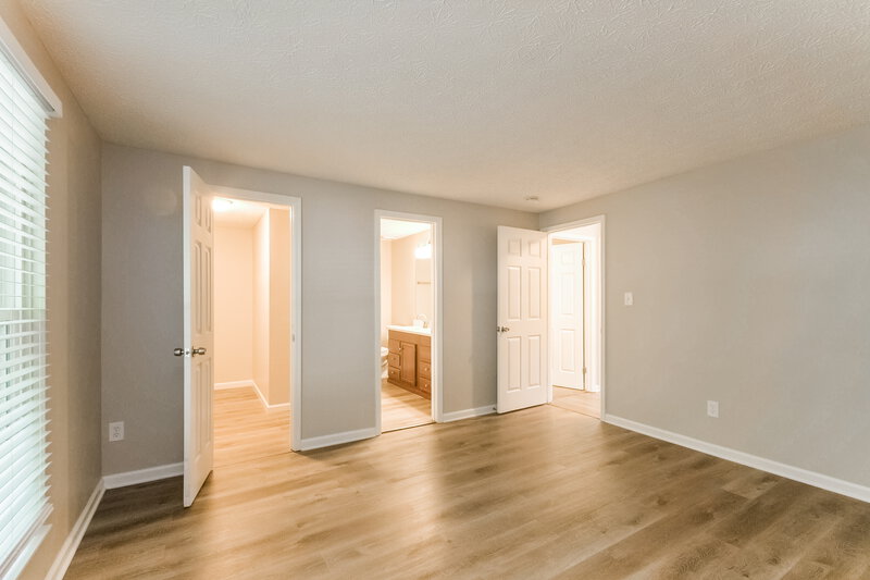 2,045/Mo, 4419 Deerview Ct Indianapolis, IN 46268 Main Bedroom View 2