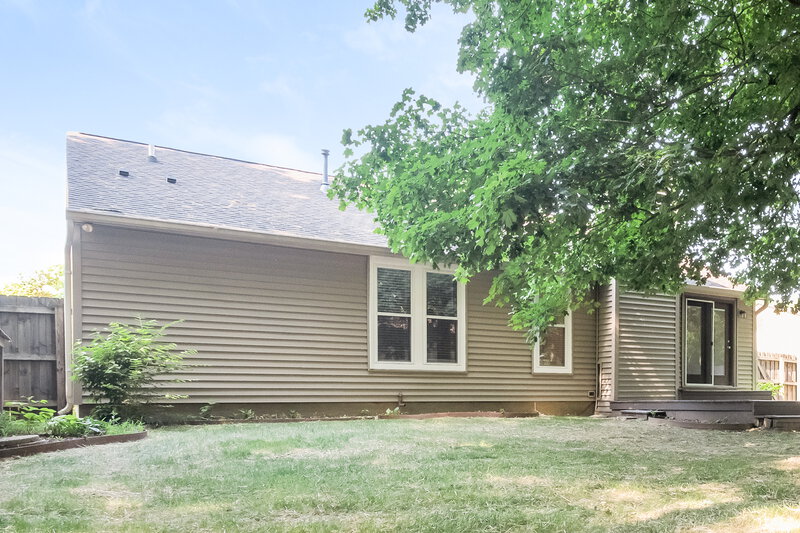 2,045/Mo, 4419 Deerview Ct Indianapolis, IN 46268 Rear View 2