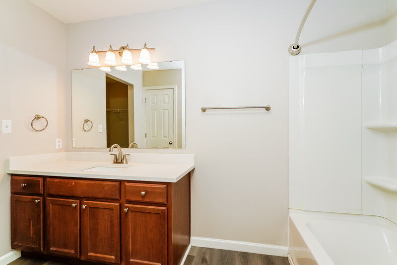1,905/Mo, 1901 Osman Dr Avon, IN 46123 Main Bathroom View