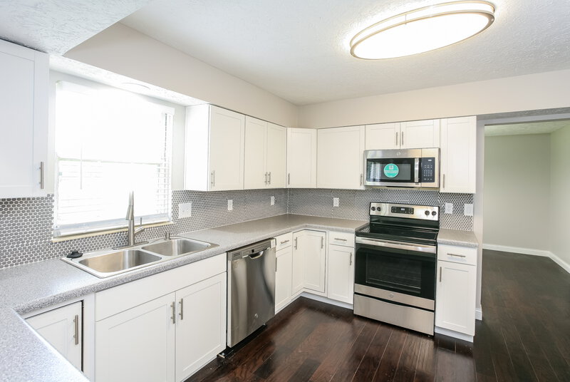 2,235/Mo, 3702 W 43rd Terrace Indianapolis, IN 46228 Kitchen View 2