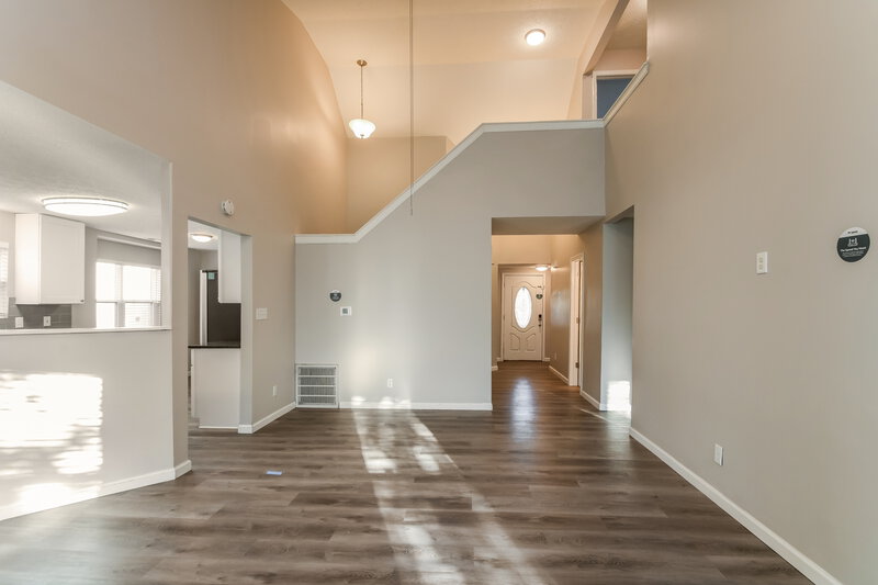 2,690/Mo, 7548 Sycamore Grove Ct Indianapolis, IN 46260 Living Room View 2