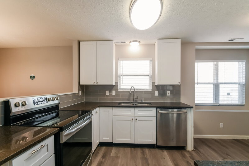 2,690/Mo, 7548 Sycamore Grove Ct Indianapolis, IN 46260 Kitchen View 2