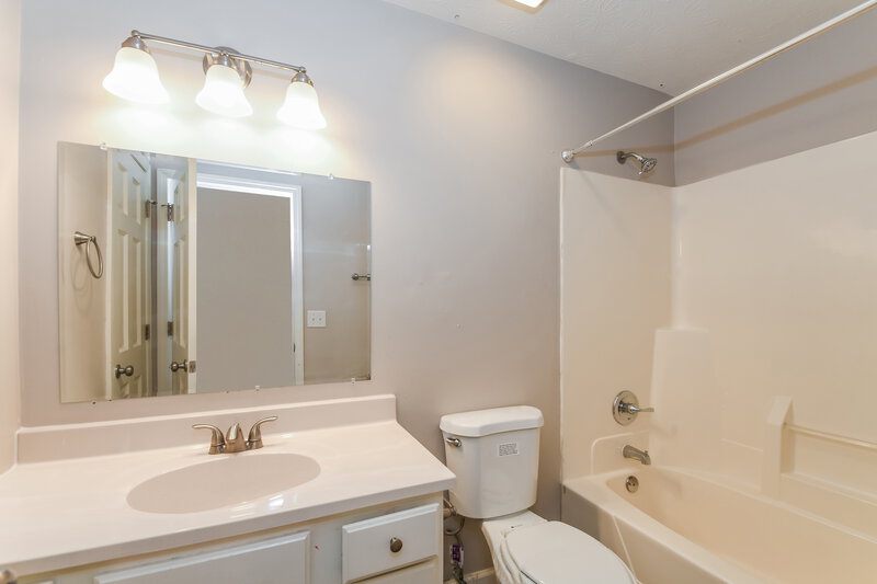 2,690/Mo, 7548 Sycamore Grove Ct Indianapolis, IN 46260 Bathroom View