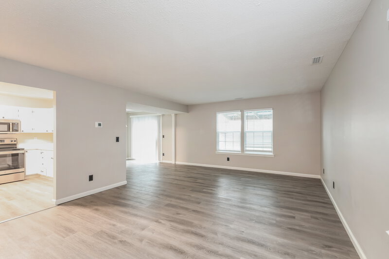 2,050/Mo, 2136 Walnut Meadow Ct Indianapolis, IN 46234 Living Room View
