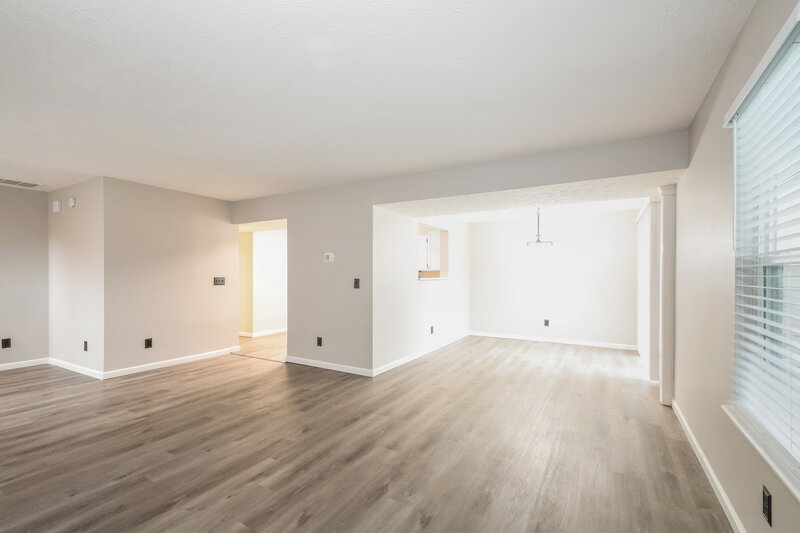 2,050/Mo, 2136 Walnut Meadow Ct Indianapolis, IN 46234 Living Room View 2