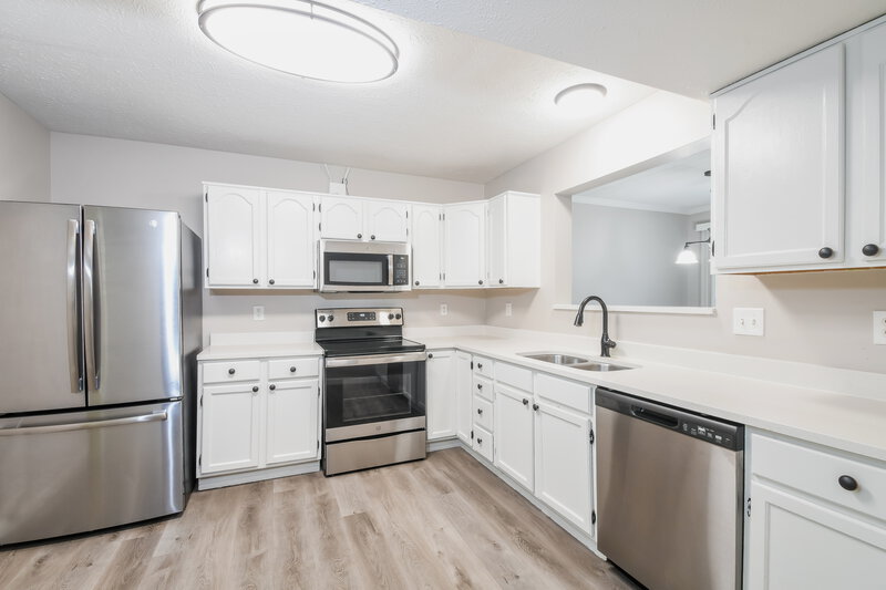 2,050/Mo, 2136 Walnut Meadow Ct Indianapolis, IN 46234 Kitchen View