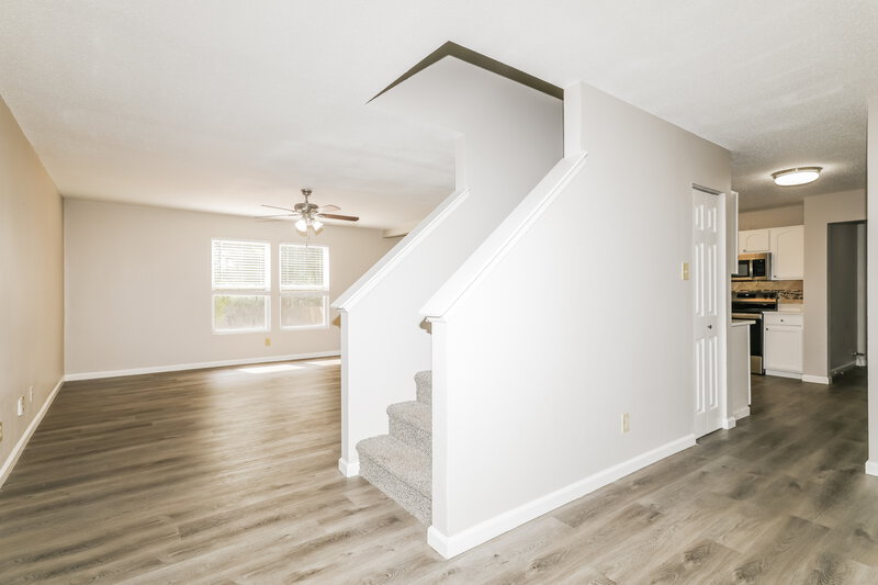 2,130/Mo, 6336 Alonzo Dr Indianapolis, IN 46217 Foyer View