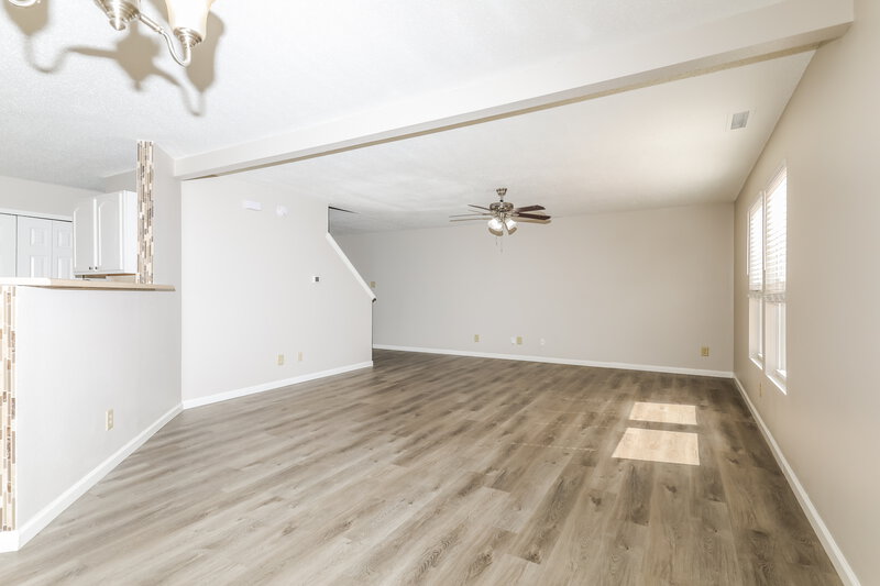 2,130/Mo, 6336 Alonzo Dr Indianapolis, IN 46217 Living Room View 2