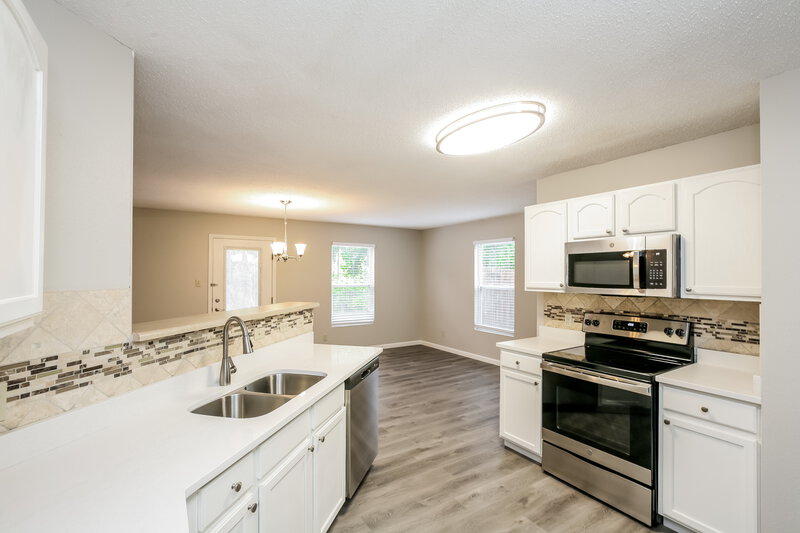 2,335/Mo, 6336 Alonzo Dr Indianapolis, IN 46217 Kitchen View 2