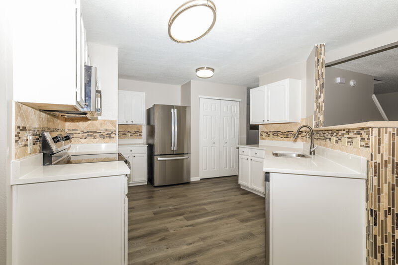 2,130/Mo, 6336 Alonzo Dr Indianapolis, IN 46217 Kitchen View