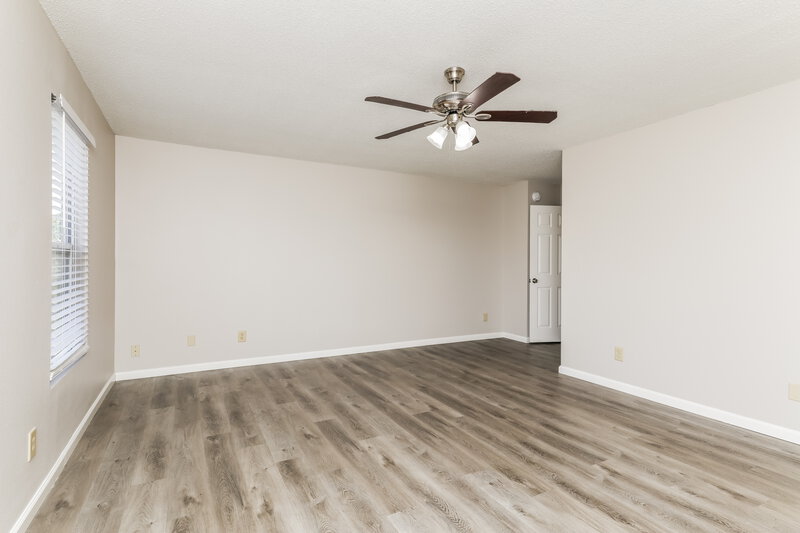 2,130/Mo, 6336 Alonzo Dr Indianapolis, IN 46217 Main Bedroom View 2