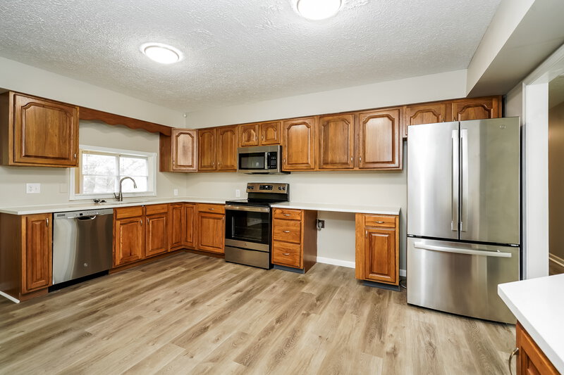 1,720/Mo, 5112 Beechwood Rd Avon, IN 46123 Kitchen View 2