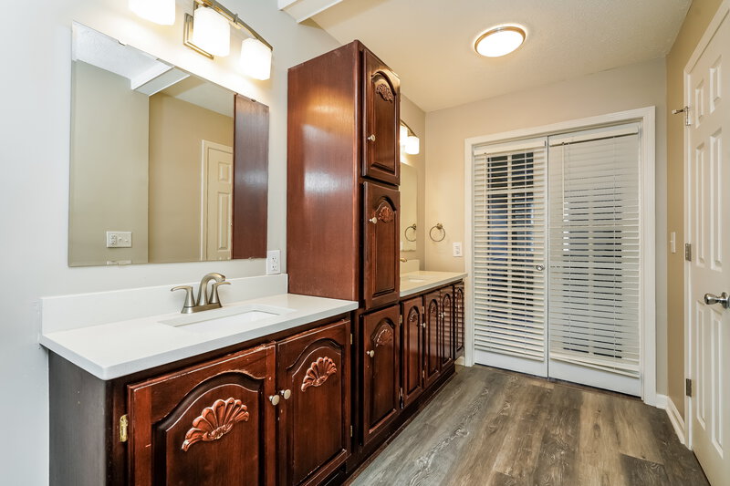 1,720/Mo, 5112 Beechwood Rd Avon, IN 46123 Main Bathroom View 2